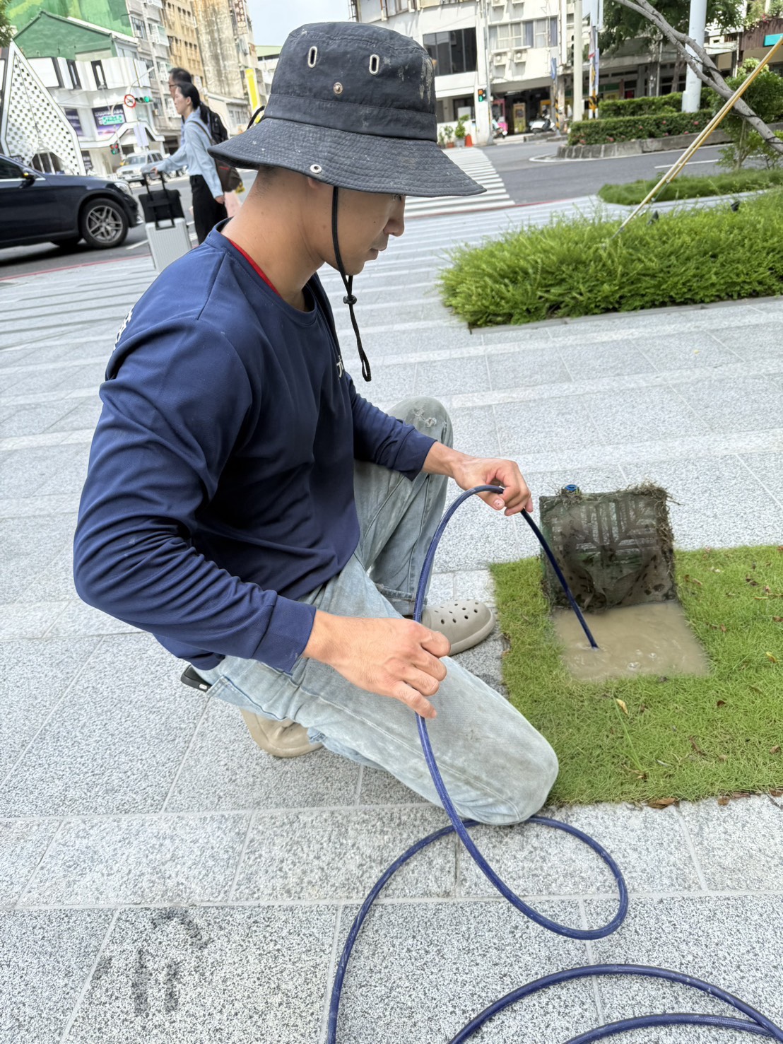 桃園通水管-園藝景觀排水堵塞，使用水刀通管將管內泥沙做清楚，水刀噴頭能將堵塞物擊碎，堵塞再也不困擾，八德區水刀通管找淨界工藝。